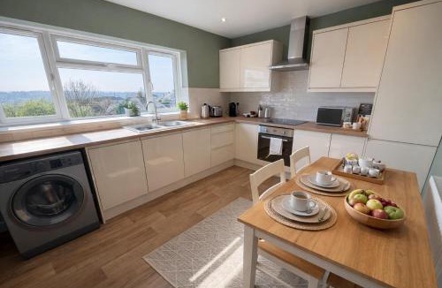 Yeovil Apartment | Spacious flat Contractors, Families, FREE Parking