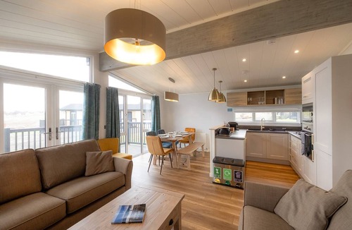 Newbridge Cabin | Spacious Hilltop Lodge For 6 Near Edinburgh