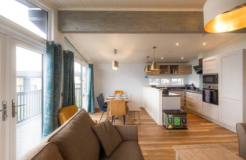 Newbridge Cabin | Spacious Hilltop Lodge For 6 Near Edinburgh