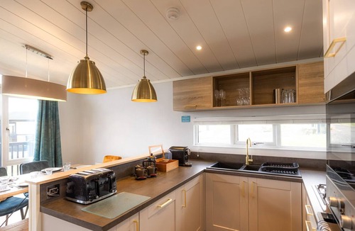 Newbridge Cabin | Spacious Hilltop Lodge For 6 Near Edinburgh