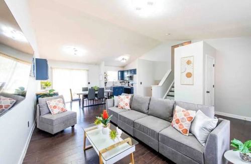 Independence House | Spacious home, game room. pool table- basketball court. 2 King beds,Free parking