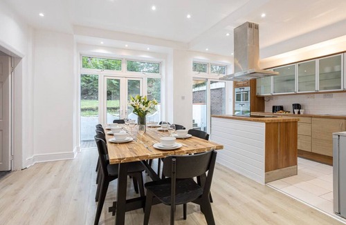 Manchester House | Spacious House With Parking Near Heaton Park