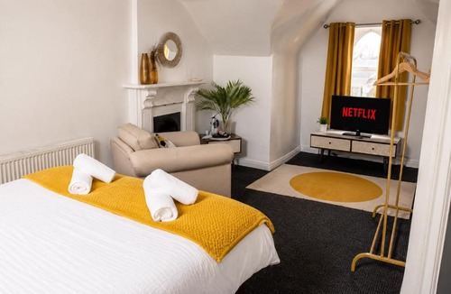 Acocks Green House | Spacious Large Group House Near NEC and Airport