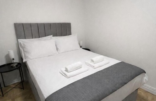 Ainsworth Apartment | Spacious & Modern 2BR Flat in Bury Town Centre