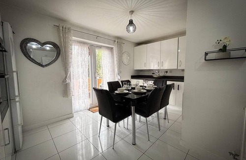 Smethwick House | Spacious Modern Townhouse, Discounts on long stays!