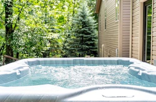 McGaheysville Cabin | Spacious Mountain Escape- Unplug, Unwind, and Reconnect in Tranquil Surroundings