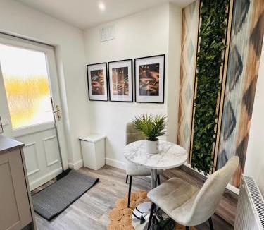 Birmingham House | Spacious Private self contained room with Private dedicated Bathroom - Selly Oak Birmingham R2