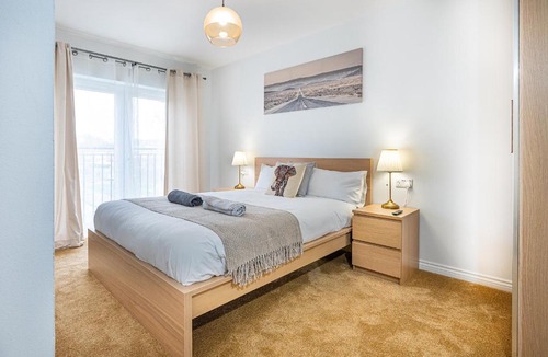 Caversham Apartment | Spacious Reading 2-Bed Apartment & free Parking