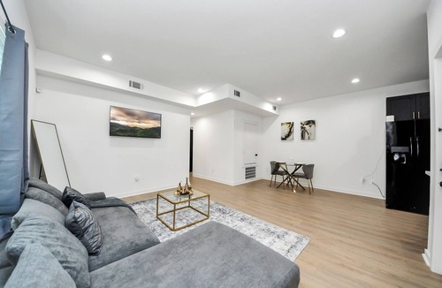 Northeast Houston House | Spacious Stylish 3BR Near Downtown/Free Parking/Fast WiFi