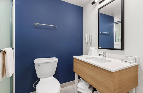 Harrisonburg Hotel | Spark by Hilton Harrisonburg University Area