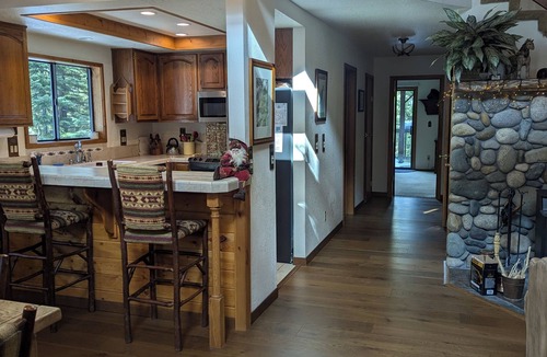 Truckee House | Spectacular Views, Full Amenities Access, Walk to Pools/Gym, Sledding out back!
