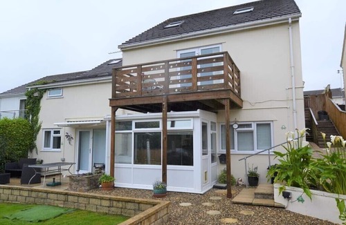 Saundersfoot House | Squirrels Rest comfortable home 3 min drive to Saundersfoot Beach sleeps 8