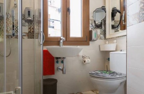Competa Hotel | Standard double room with bathroom, air conditioning, free Wifi, Smart TV