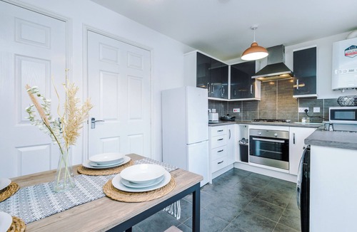 Chorlton-on-Medlock House | Steps from O2 Apollo & Oxford Road