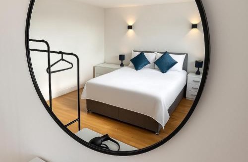Aylesbury House | Stoke Mandeville House - Sleep 6-8