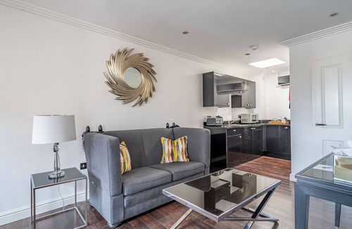 Cheltenham Apartment | Strozzi Palace Suites by Mansley