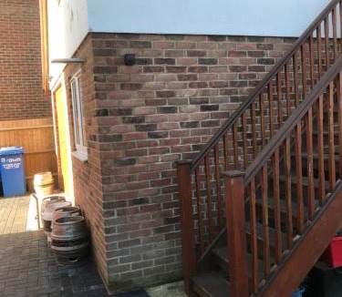 Pewsey Apartment | Studio above Worlds End microbrewery and behind the Crown Inn Pewsey
