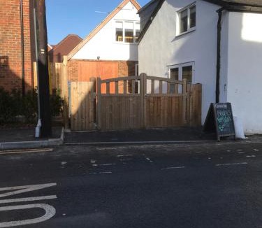 Pewsey Apartment | Studio above Worlds End microbrewery and behind the Crown Inn Pewsey