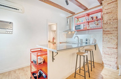 Ciutat Vella Apartment | Studio Apartment 'Mendoza' with Balcony, Wi-Fi and Air Conditioning