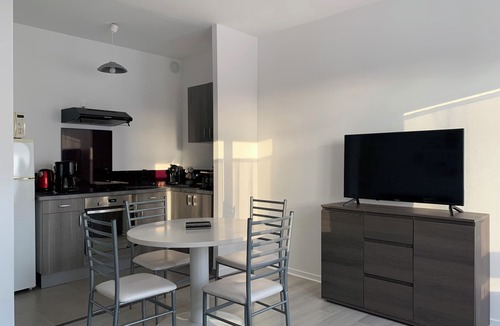 Rochefort Apartment | Studio Colonel à Rochefort - Proche Thermes + Parking privé 🚗