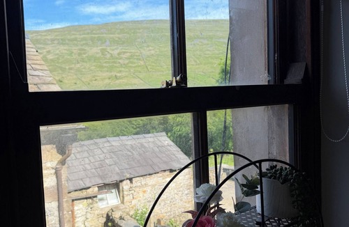 Sedbergh Apartment | Studio flat, views of Whernside , perfect base for exploring the Yorkshire dales