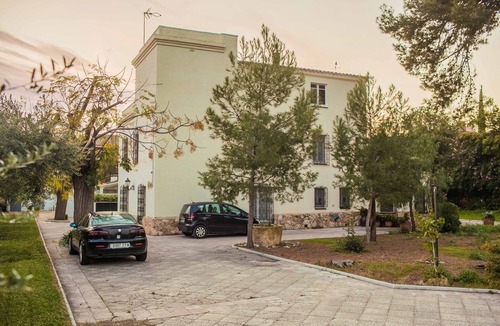 Altafulla Apartment | Studio for 2-3 in villa, satellite TV, garden, pool, 10 min. walk to the beach
