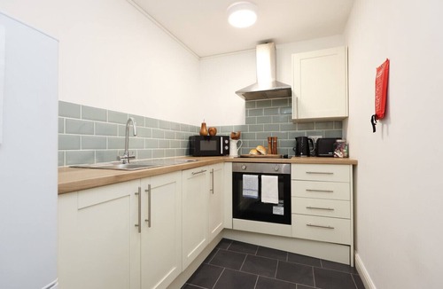Gorseinon Apartment | Studio Kitchen Parking Ideal for Contractors