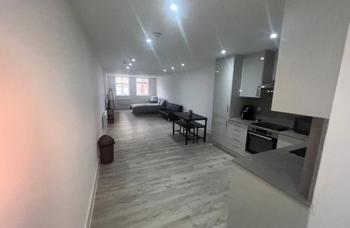 Hounslow Central Apartment | Studio Near Heathrow & Tube | Hounslow High Street