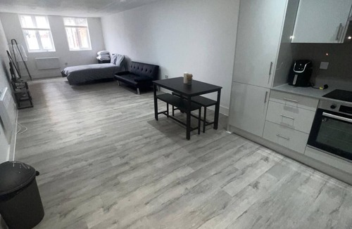 Hounslow Central Apartment | Studio Near Heathrow & Tube | Hounslow High Street