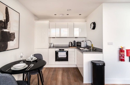Old Trafford Apartment | Studio Stay Zeni in Alexandra Rise Manchester