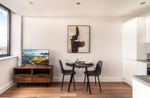 Old Trafford Apartment | Studio Stay Zeni in Alexandra Rise Manchester