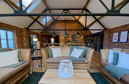 Whitacre Heath House | Stunning 3BD Character House near Coleshill