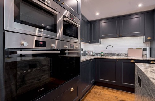 Bath House | Stunning Bath Home Sleeps 12 Ideal for Hen Stags