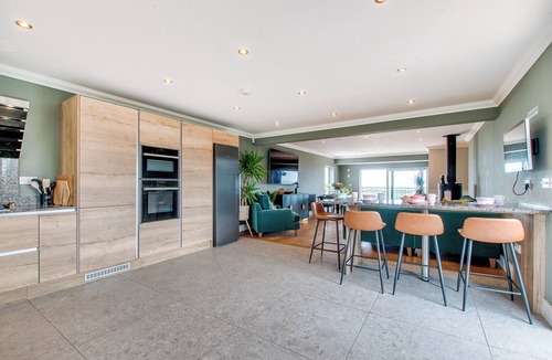 Kingsgate House | Stunning Botany Bay Beach House - Heated Pool - Open May - September!