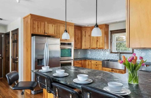 Mathias Cabin | Stunning Views: Secluded 5 bedroom Mountain Home