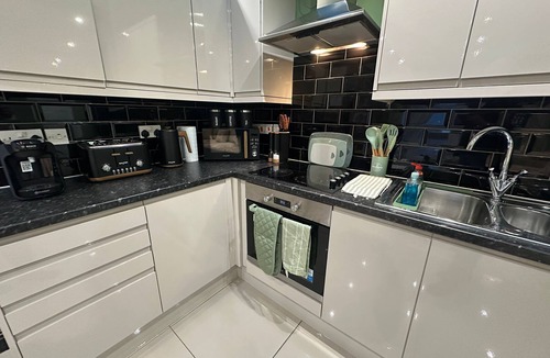 Sutton Coldfield Apartment | Stylish 2 Bed Flat | Parking | Sutton Coldfield