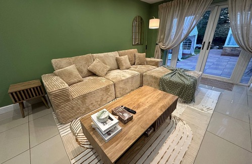Sutton Coldfield Apartment | Stylish 2 Bed Flat | Parking | Sutton Coldfield
