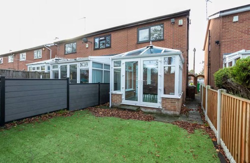 Newark upon Trent House | Stylish 2-Bed Home in Nottingham | WiFi | - Pass the Keys