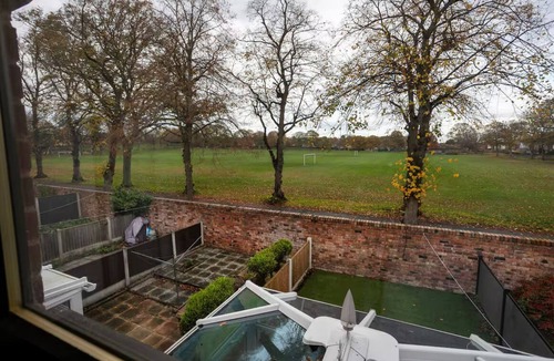 Newark upon Trent House | Stylish 2-Bed Home in Nottingham | WiFi | - Pass the Keys