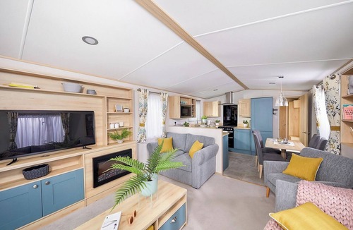 Narberth House | Stylish and spacious 12ft-wide caravan with one double and two twin.