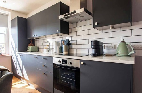 Bath City Centre Apartment | Stylish Bath Apartment near Roman Baths & Spa