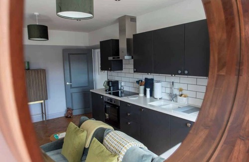 Bath City Centre Apartment | Stylish Bath Apartment near Roman Baths & Spa