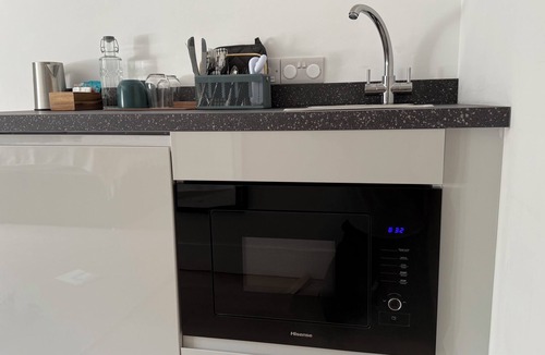 Chard Apartment | Stylish Ground Studio with Kitchenette - Double