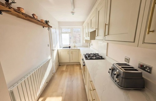 Hemel Hempstead House | Stylish Modern Luxury 3 Bed House - Sleeps 5