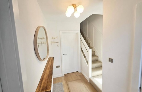 Hemel Hempstead House | Stylish Modern Luxury 3 Bed House - Sleeps 5