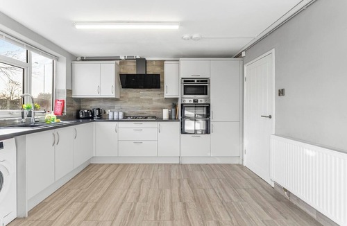 Stapleford House | Stylish Nottingham House - Parking - Garden
