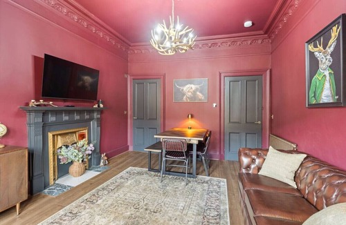 Stirling Apartment | Stylish Scottish 3-Bed | Heart of Stirling