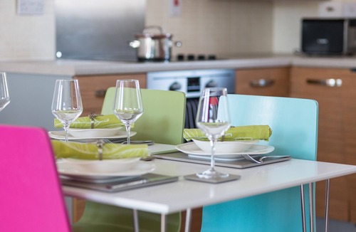 Cambridge Apartment | Stylish spacious 2-bedroom apartment furnished to a high standard.