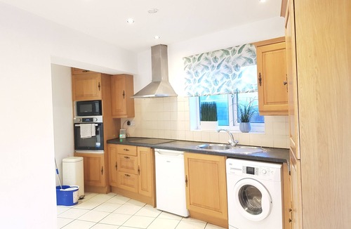 Potters Bar House | Stylish, Spacious 4‑Bedroom House Near London Ideal for Groups & Contractors