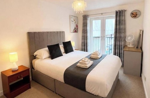Inverness City Centre House | Stylish & Spacious Inverness Retreat | Walk to City Centre, Train & Bus Stations
